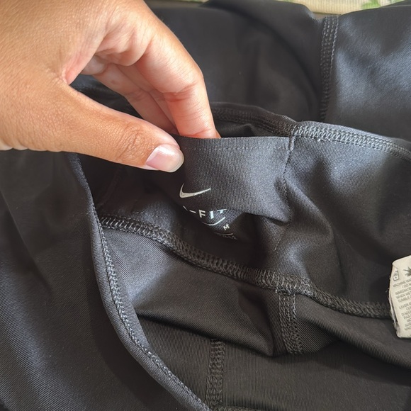 Women’s Nike Leggings - Picture 4 of 6